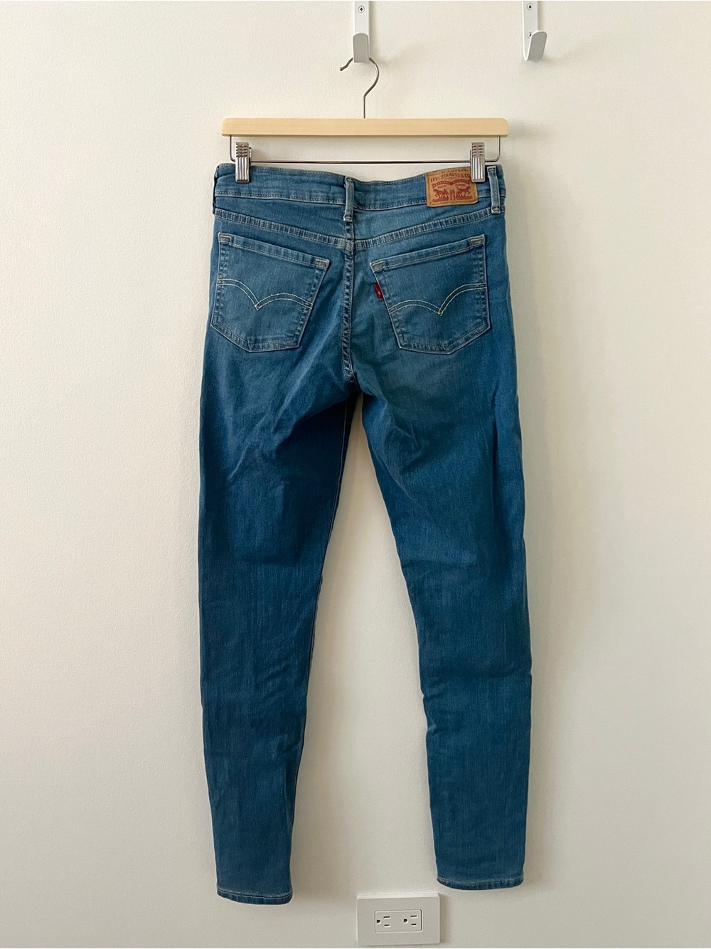 Levi's "711 Skinny" Denim Jeans (Size 27)